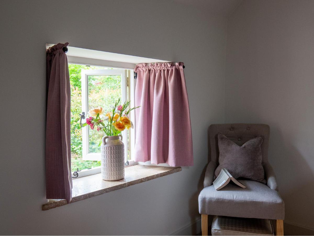 Adlestrop Climbing Rose Cottage - Dog Friendly - Peaceful Cotswold Cottage מראה חיצוני תמונה